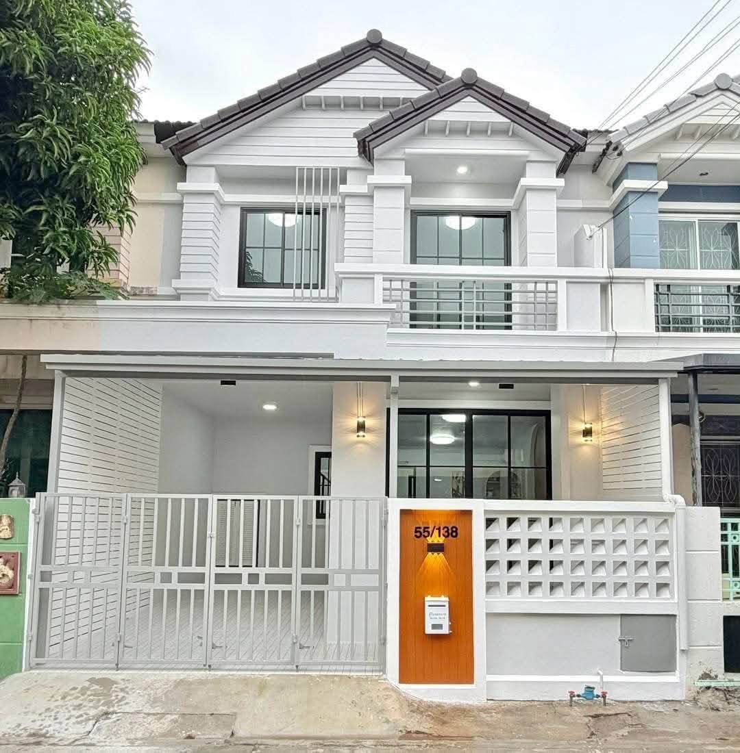 หน้าบ้านทาวน์เฮาส์ 2 ชั้น ขายบ้านบางบัวทอง หมู่บ้านทิพย์พิมานการ์เด้น นนทบุรี