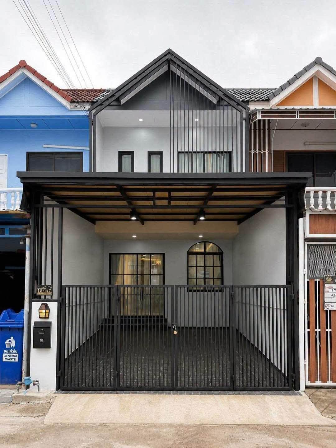 หน้าบ้านทาวน์เฮาส์ 2 ชั้น รีโนเวทใหม่ ขายบ้านหนองจอก กิตติชัยวิลล่า 2 กรุงเทพฯ